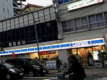 ローソン 京橋北口店前