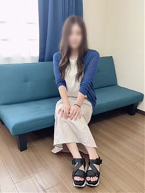 かすみ(美人スレンダー若奥様)